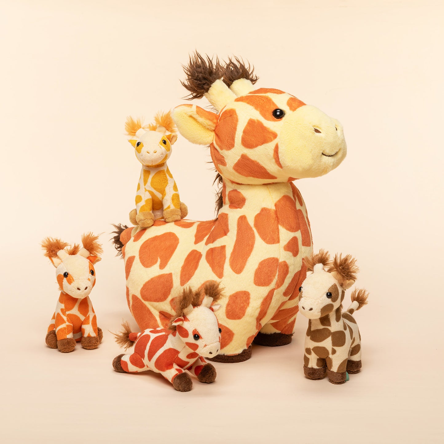 Giraffe Family Plush Toy Set With 4 Baby Giraffes